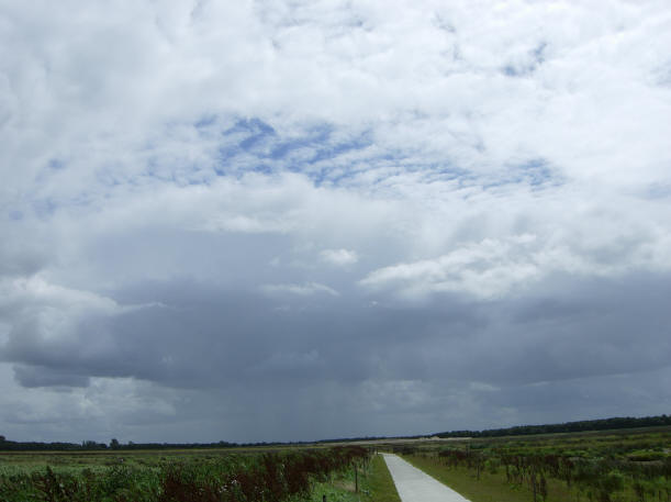 zo'n wolk die aan de horizon helemaal leegloopt...