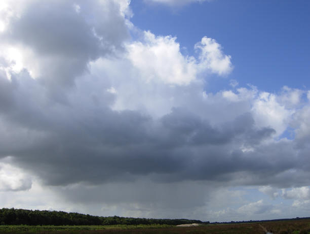en tegelijk was de lucht schitterend blauw...