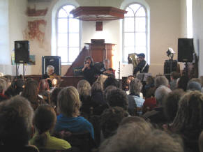 concert in het kerkje van oostum...