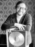 ron goodwin met de gouden plaat voor de elizabeth serenade