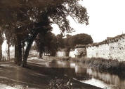 stadswal met stukje stadspark