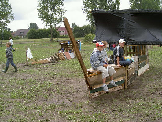 boot met zwart zeil
