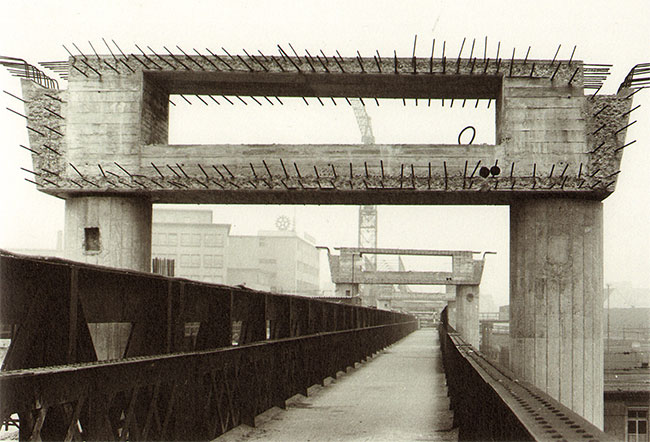 brug in aanbouw