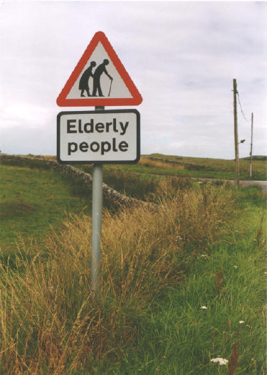 en waar moeten die elderly people dan lopen?