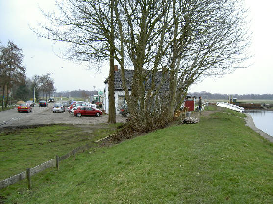café friescheveen, links de meerweg tussen haren en paterswolde, rechts het natuurgebied