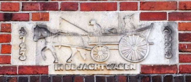 in de jachtwagen