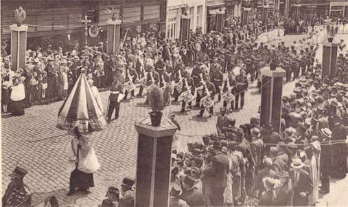 of die parasol zo hoorde vragen we ons af...