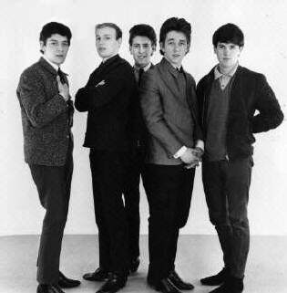 de hollies in hun begintijd; toen moest bobby al de haren over zijn kalende schedel kammen...