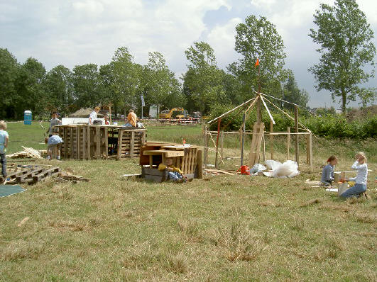 hutten in aanbouw