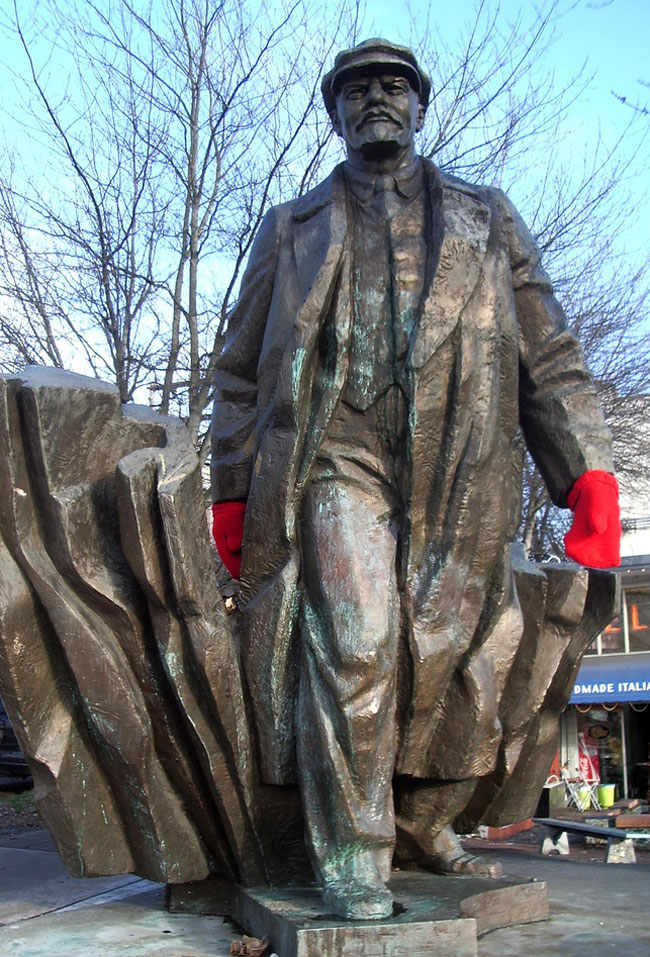 een toch meteen iets minder stoere lenin...