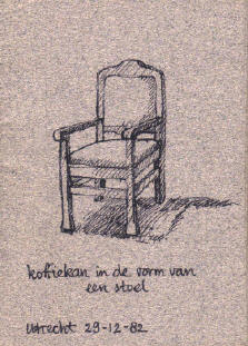 koffiekan in de vorm van een stoel