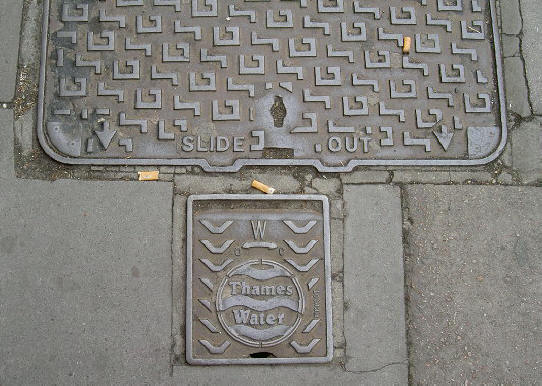 naar beneden kijken in een grote stad is altijd interessant...
