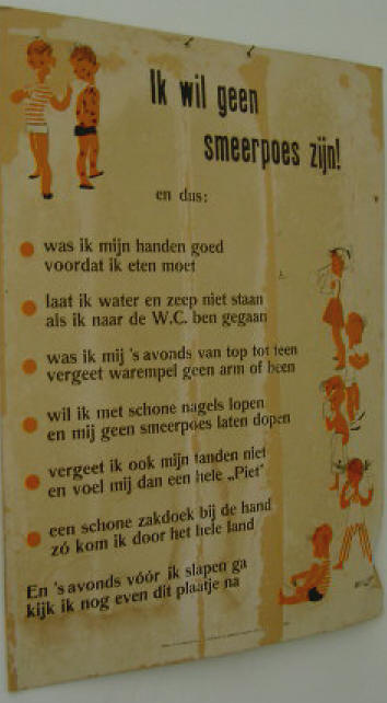 affiche in een groene kruisgebouw uit de jaren vijftig