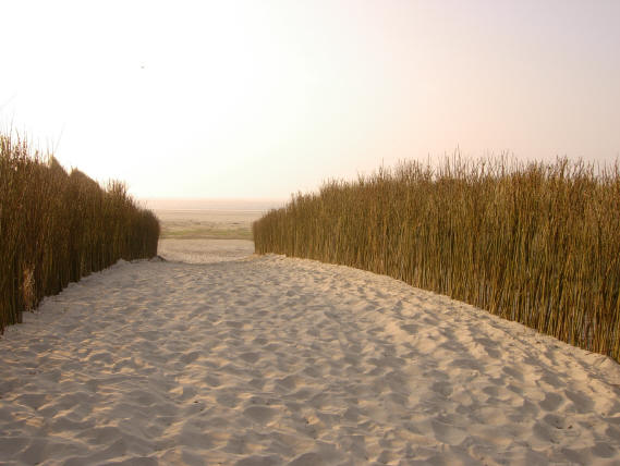 ploeteren door het zand...