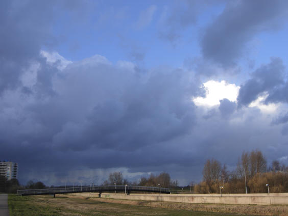 in de verte valt de regen...