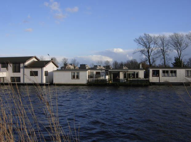 één bijna-huis...