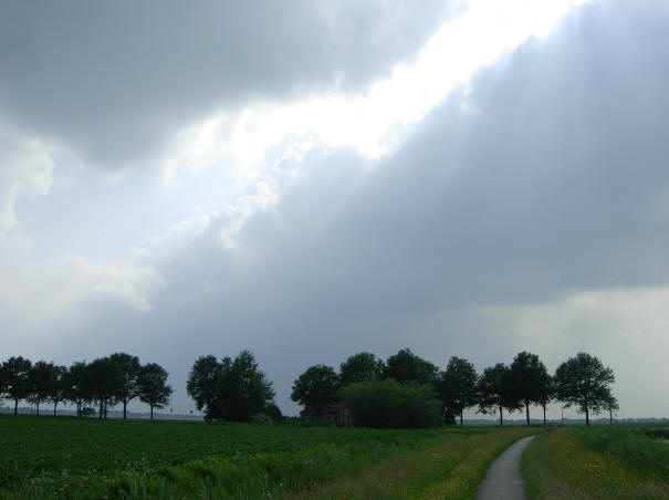 de luchten zie je beter in het groninger land...