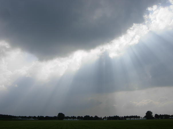 zon achter de wolken...