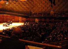 glass speelt voor een volle oosterpoort...