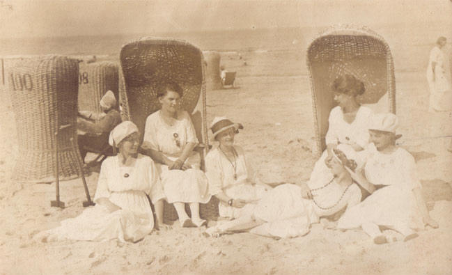op het strand...
