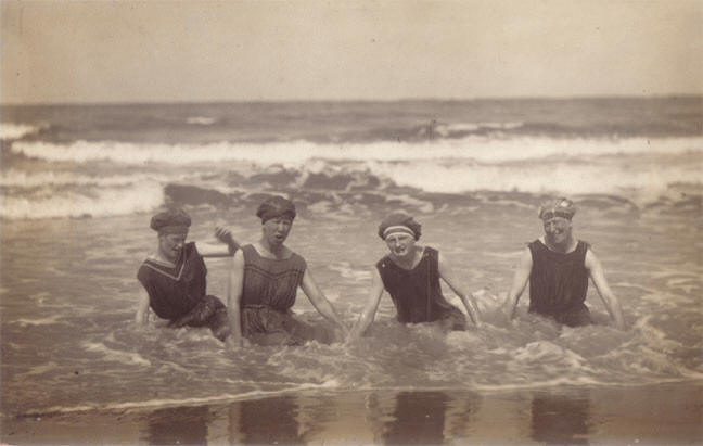 vier dames in zee...
