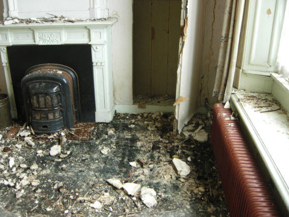 een van de vroegere hotelkamers...