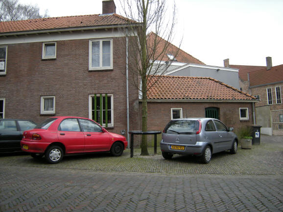 recht vooruit kijkend...