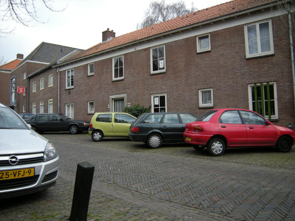 en links nog meer auto's...