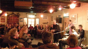 live in de grote huiskamer van t zielhoes in noordpolderzijl