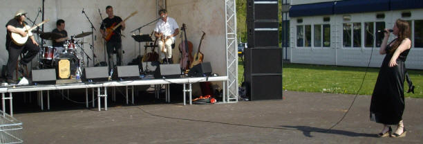 janna stelt de band voor...