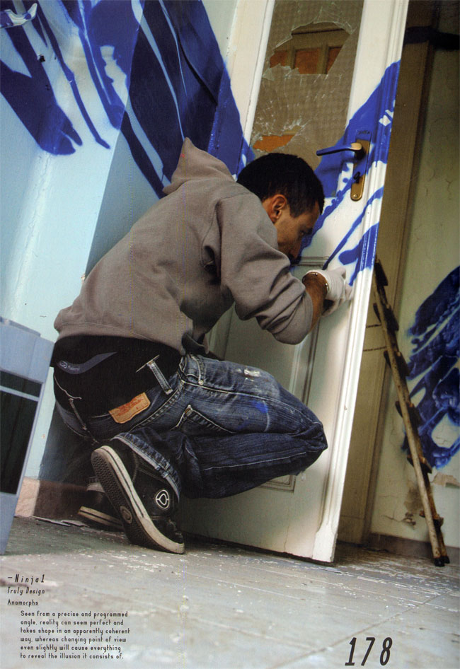 artist at work...