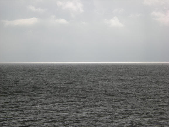 de zon verdeelt het water en de lucht...