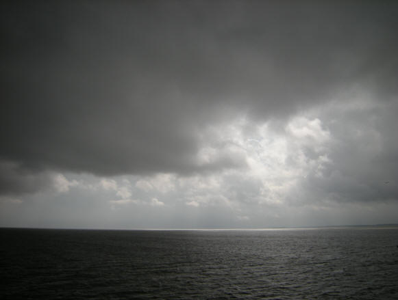 veel water in de lucht...