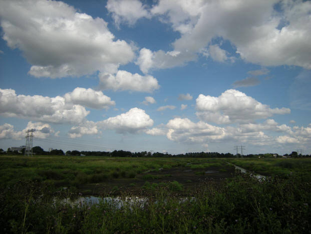de hoogspanningsmasten geven mooi de verhoudingen aan...