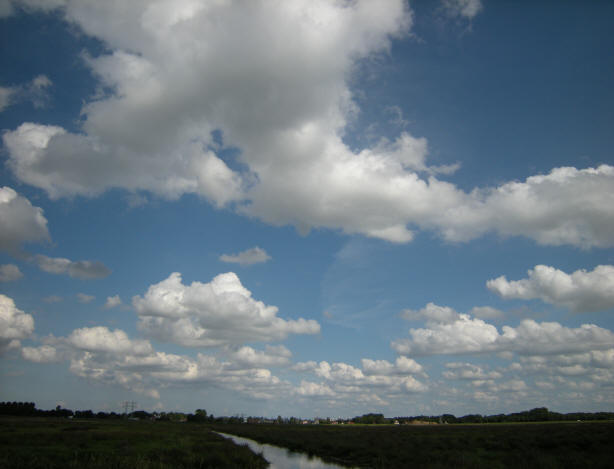 een streepje zon aan de horizon...