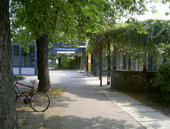 groen bij een stationnetje...