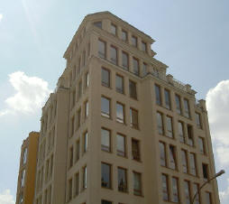 ouderwets ogend modern flatgebouw...