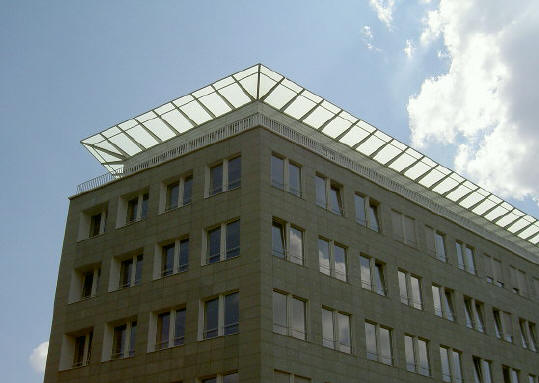 gebouw met hoedje...