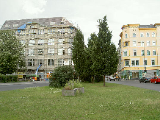 niet alleen nieuwbouw overal, maar ook dit soort oude gebouwen in kreuzberg wordt opgeknapt...
