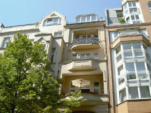 balkon met parasol