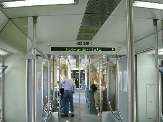 volgende station - alexanderplatz...