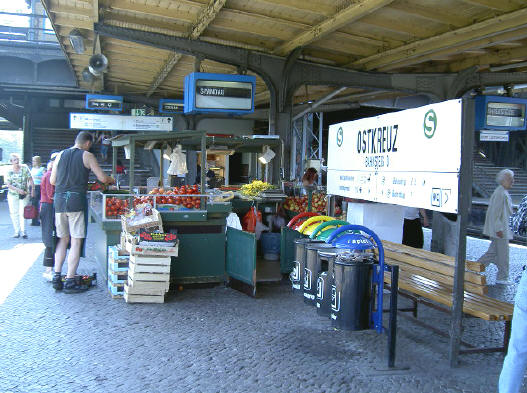 groente en fruit op het perron...