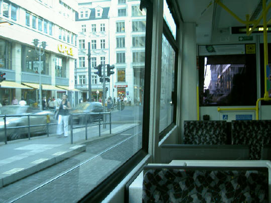 hier rijdt de s-bahn als tram door de stad