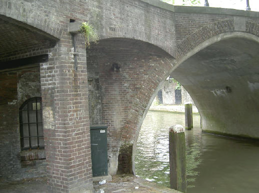 goot spuugt gras uit...