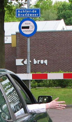hand uitsteken...