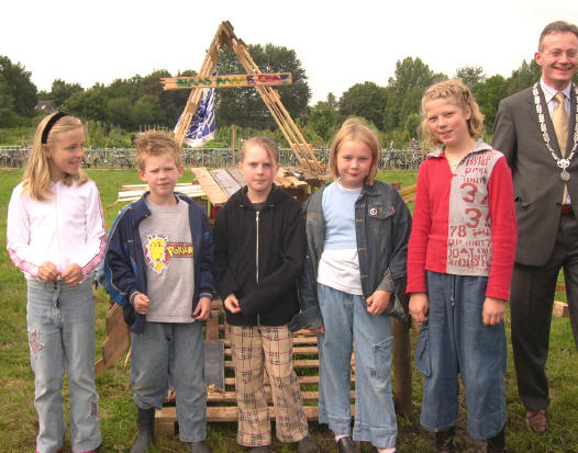vijf huttenbouwers en een burgemeester...