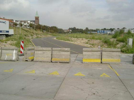 naast het station lag deze weg in aanbouw...