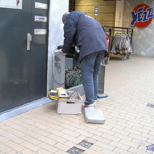 een kastjesmonteur aan het werk...