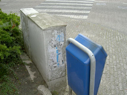 twee neutrale kastjes...