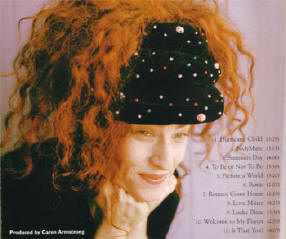 lori achterop haar eerste cd
